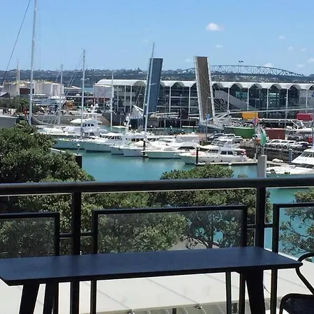 Luxury Waterfront Nest Above Viaduct Harbour Appartement